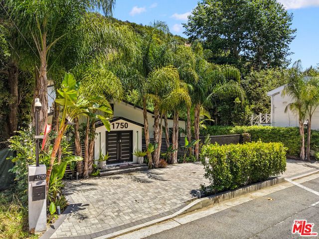 1750 N Beverly Glen Boulevard, Los Angeles, CA 90077