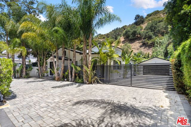 1750 N Beverly Glen Boulevard, Los Angeles, CA 90077