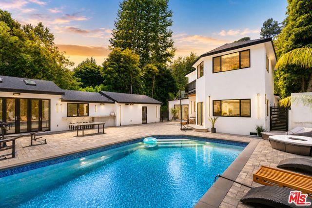 1750 N Beverly Glen Boulevard, Los Angeles, CA 90077