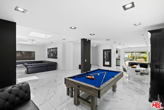 1750 N Beverly Glen Boulevard, Los Angeles, CA 90077