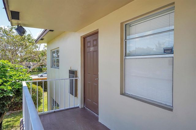 7200 NW 4th Place 201, Margate, FL 33063