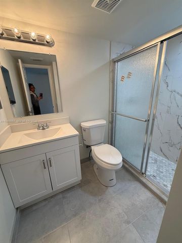 7200 NW 4th Place 201, Margate, FL 33063