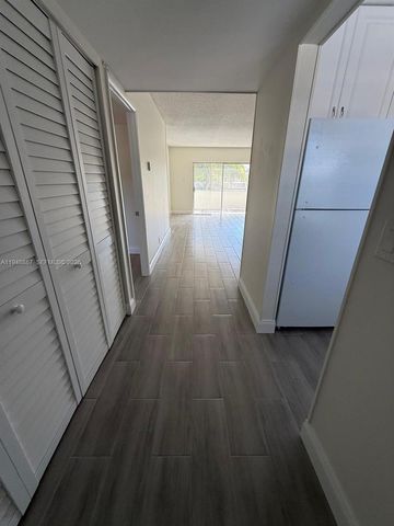 7200 NW 4th Place 201, Margate, FL 33063