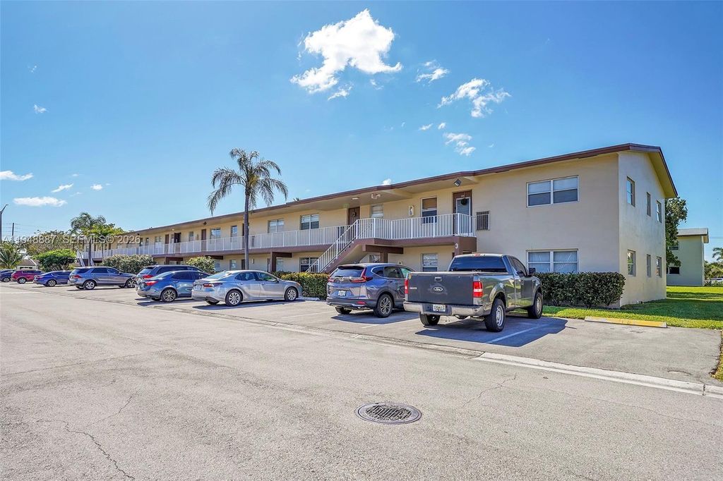 7200 NW 4th Place 201, Margate, FL 33063