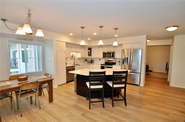 2651 NW Barry Road 218, Kansas City, MO 64154
