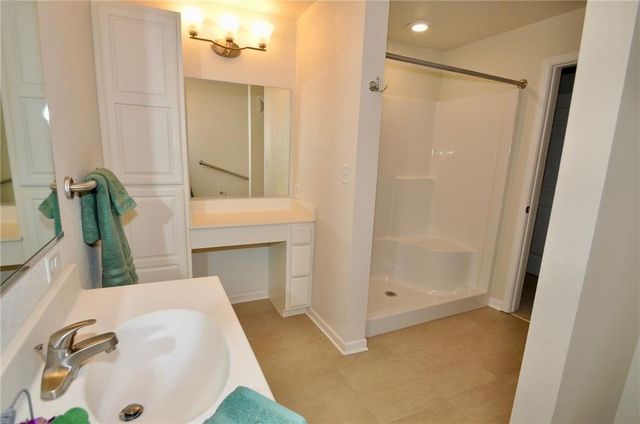 2651 NW Barry Road 218, Kansas City, MO 64154