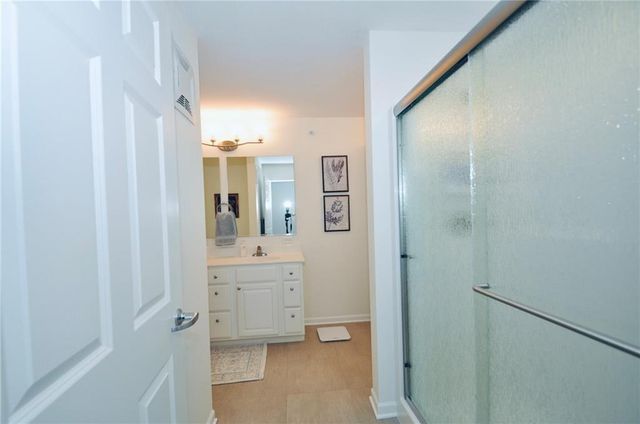 2651 NW Barry Road 218, Kansas City, MO 64154