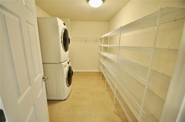 2651 NW Barry Road 218, Kansas City, MO 64154