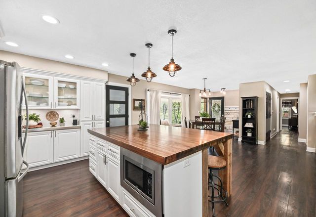 4935 Buena Park ROAD, Waterford, WI 53185