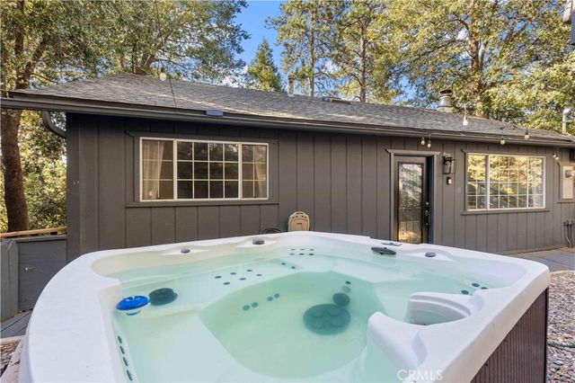 24556 Geneva Drive, Crestline, CA 92325
