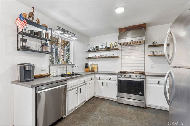 24556 Geneva Drive, Crestline, CA 92325