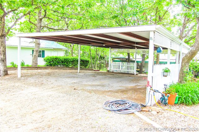 92 Lochview Lane, Canadian, OK 74425