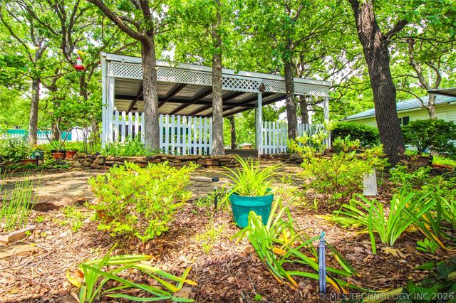 92 Lochview Lane, Canadian, OK 74425