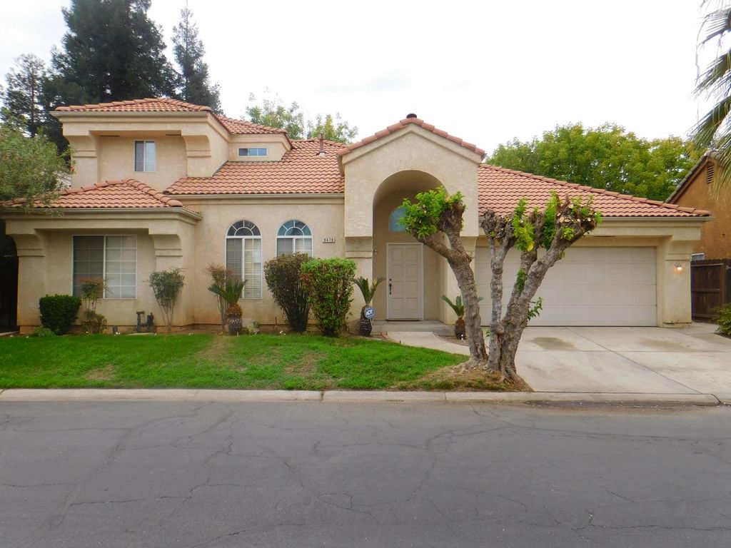 Image 2 of property listing at 9479 N Whitehouse Drive NE, Fresno, CA 93720