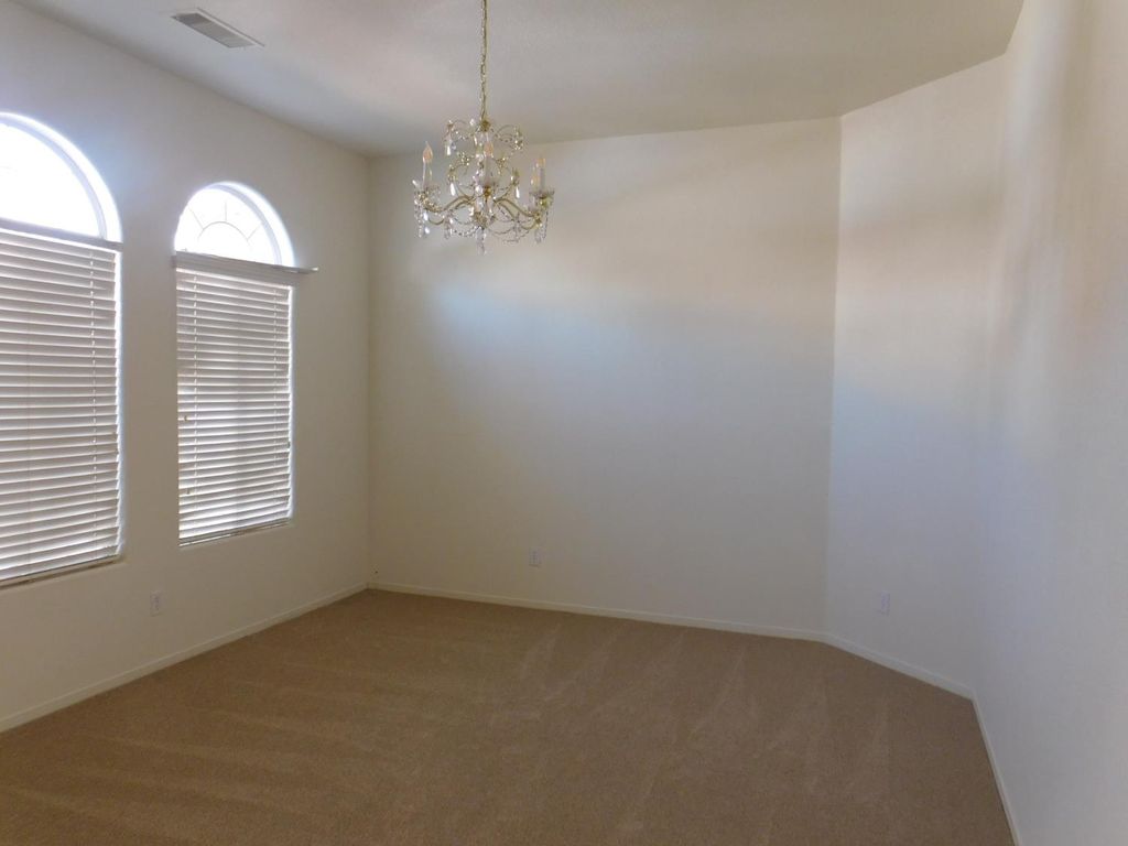 Image 3 of property listing at 9479 N Whitehouse Drive NE, Fresno, CA 93720