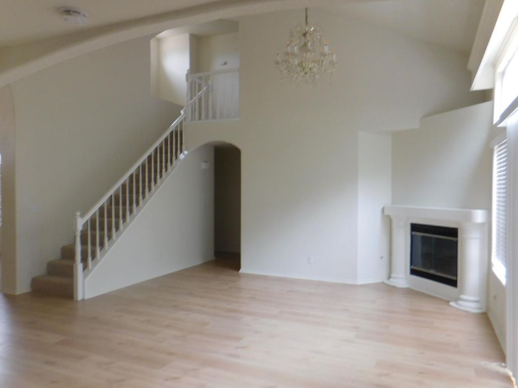 Image 5 of property listing at 9479 N Whitehouse Drive NE, Fresno, CA 93720