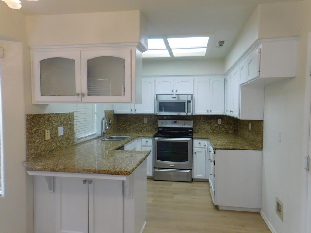 Image 6 of property listing at 9479 N Whitehouse Drive NE, Fresno, CA 93720