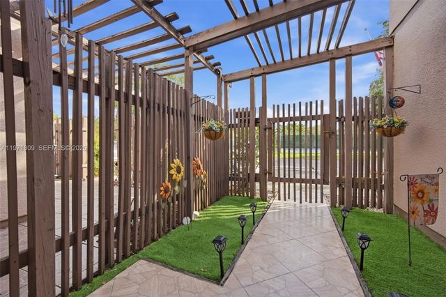 12399 NW 11th St, Pembroke Pines, FL 33026