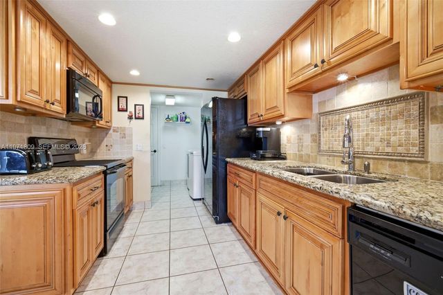 12399 NW 11th St, Pembroke Pines, FL 33026