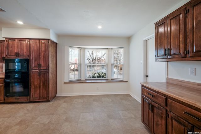 124 HENRY FORD DR, Schertz, TX 78154