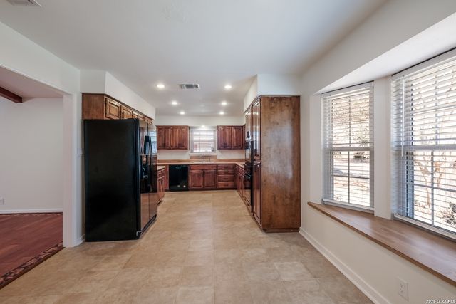 124 HENRY FORD DR, Schertz, TX 78154