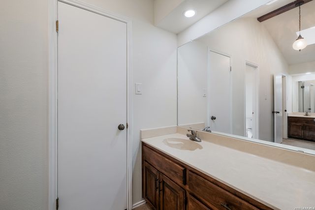 124 HENRY FORD DR, Schertz, TX 78154