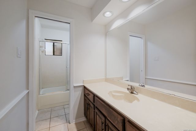 124 HENRY FORD DR, Schertz, TX 78154