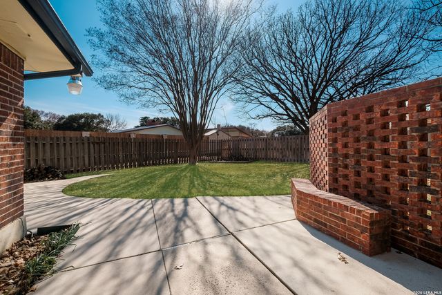 124 HENRY FORD DR, Schertz, TX 78154