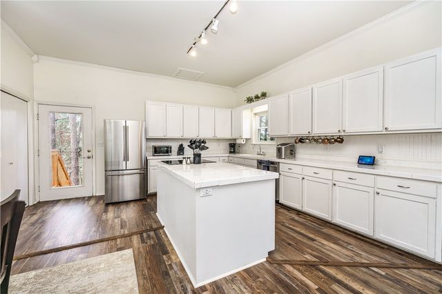 1 Drennon Drive, Eureka Springs, AR 72632