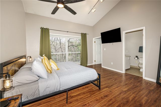 1 Drennon Drive, Eureka Springs, AR 72632