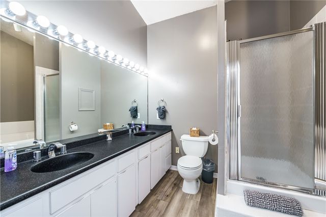 1 Drennon Drive, Eureka Springs, AR 72632