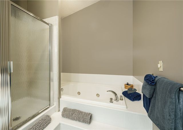 1 Drennon Drive, Eureka Springs, AR 72632