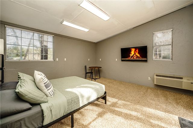 1 Drennon Drive, Eureka Springs, AR 72632