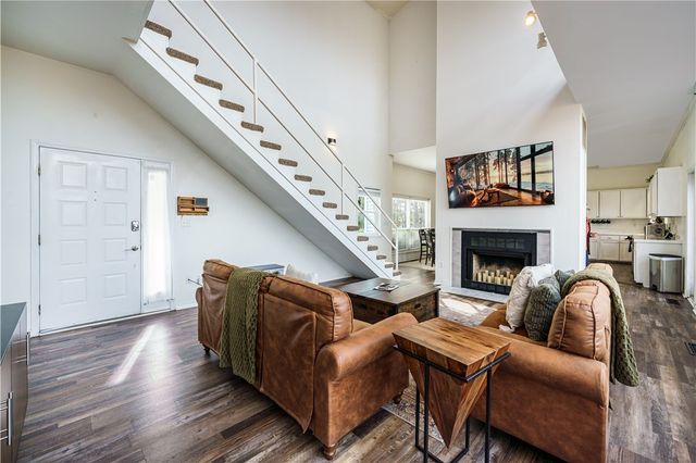 1 Drennon Drive, Eureka Springs, AR 72632