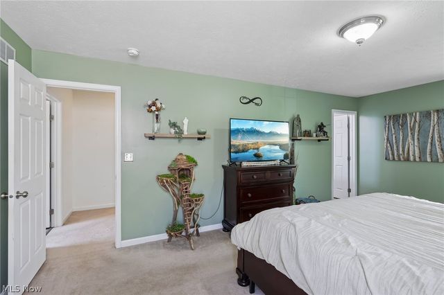 2721 Krska Place, Barberton, OH 44203