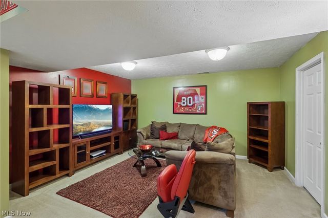 2721 Krska Place, Barberton, OH 44203