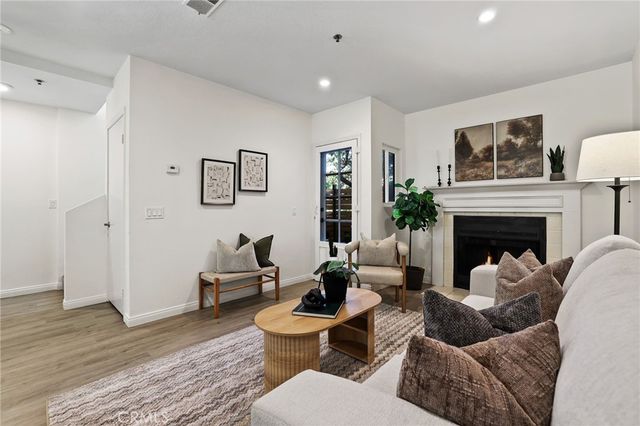 260 Victoria F2, Costa Mesa, CA 92627