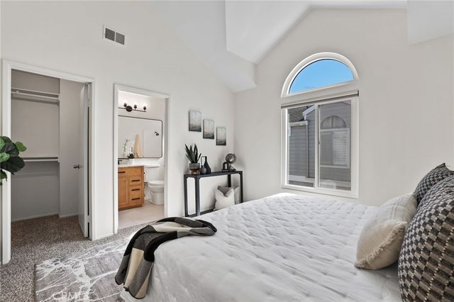 260 Victoria F2, Costa Mesa, CA 92627
