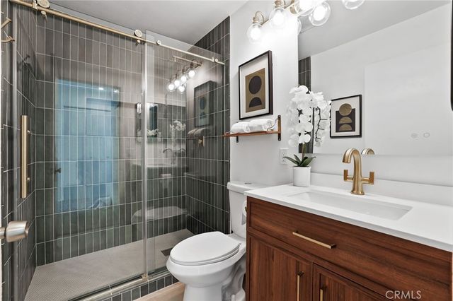 260 Victoria F2, Costa Mesa, CA 92627