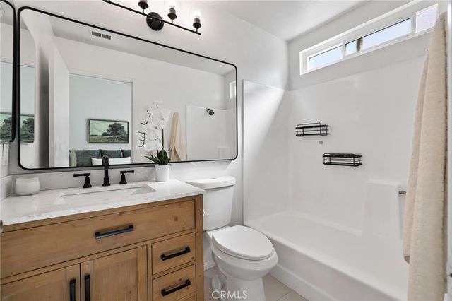 260 Victoria F2, Costa Mesa, CA 92627