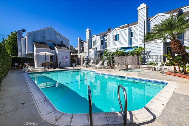 260 Victoria F2, Costa Mesa, CA 92627