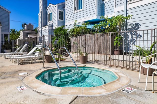 260 Victoria F2, Costa Mesa, CA 92627