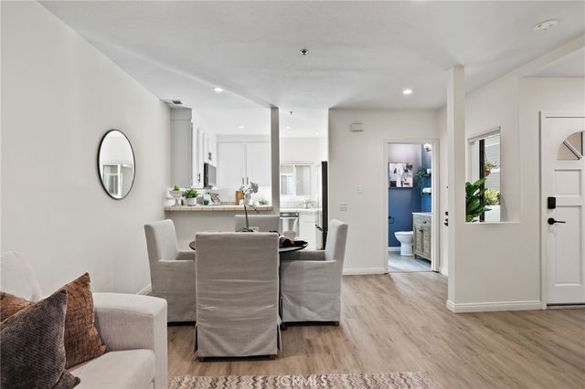 260 Victoria F2, Costa Mesa, CA 92627