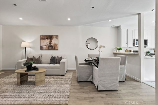 260 Victoria F2, Costa Mesa, CA 92627