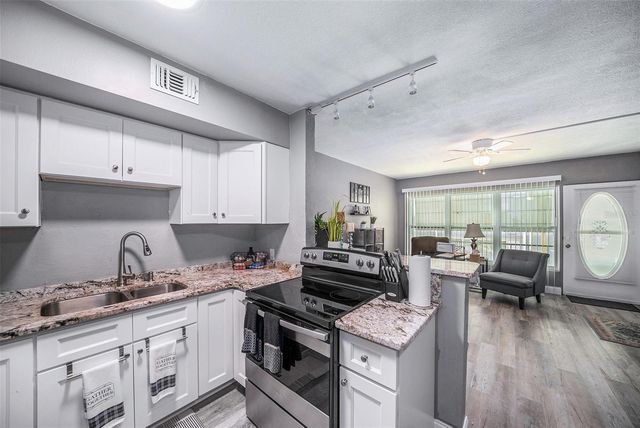 4071 55TH WAY N 1051, Kenneth City, FL 33709