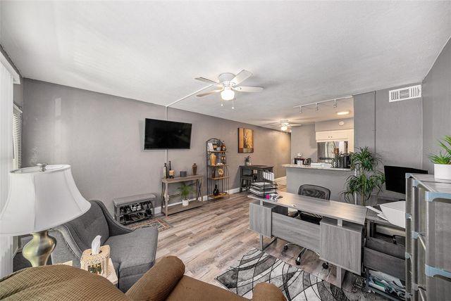 4071 55TH WAY N 1051, Kenneth City, FL 33709