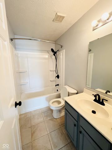5400 Wakefield Drive S, Greenwood, IN 46142