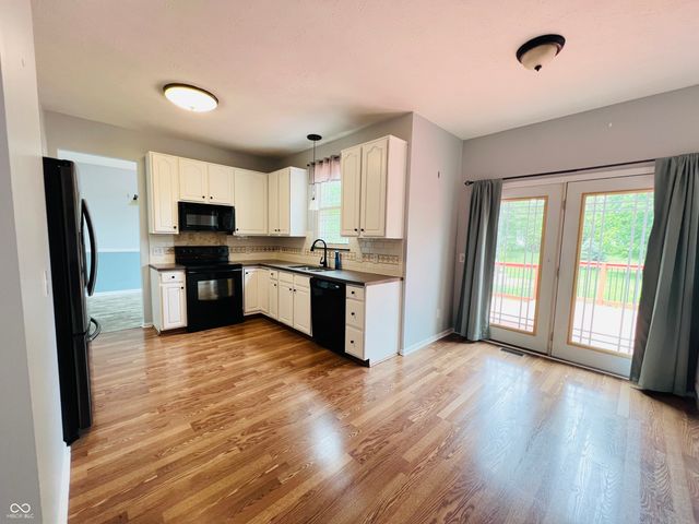 5400 Wakefield Drive S, Greenwood, IN 46142