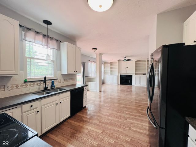 5400 Wakefield Drive S, Greenwood, IN 46142