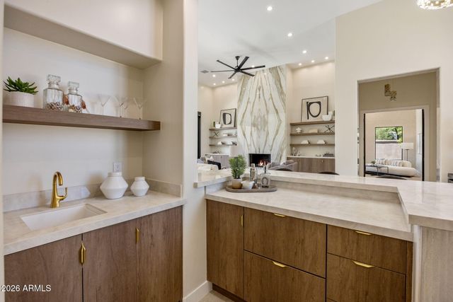 7101 E BELMONT Avenue, Paradise Valley, AZ 85253